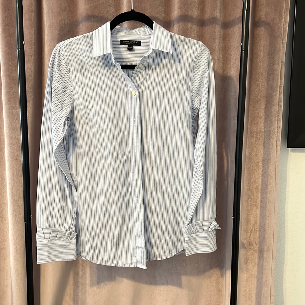 Banana Republic xs long sleeve ruffle grey light blue white pin stripe, cotton